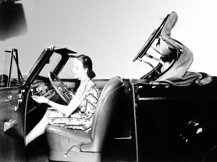  Chevrolet Special DeLuxe Convertible Coupe 1940 года  (фото 10 из 52)